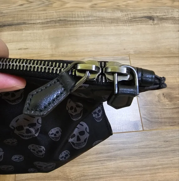 Alexander McQueen - Faithful De-Manta Skull Clutch - Picture 11 of 17